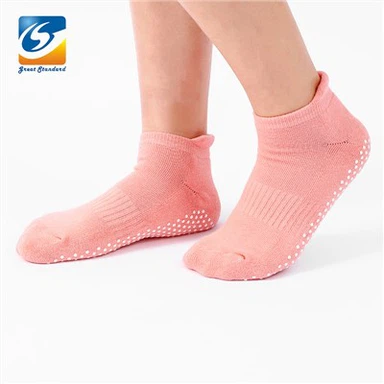 Vlastné farebné ponožky na jogu